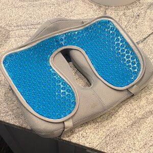 Gray and Blue Gel Seat Cushion